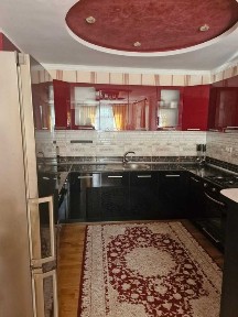 Продається просторий будинок у м. Тячів