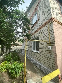 Продам капитальный 2х этажный дом в пгт Печенеги 55000