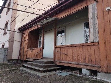 Оренда будиночка поруч центра по вул. Карпінця