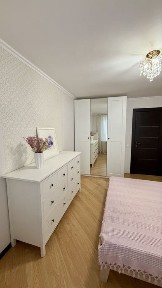 Продам 3-комнатную киевку Пентагон 2 этаж