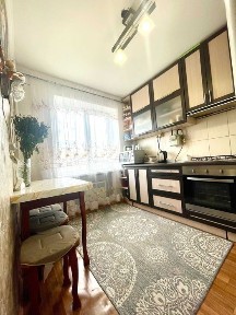 Продається 2 кім Васнєцова, Полтавський ринок, АЕО, місце для авто