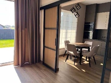 Продаж сучасного котеджу з дизайнерським ремонтом 208 м² с. Зубра