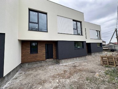 Продаж середнього таунхаусу 144 м² у Жовкві