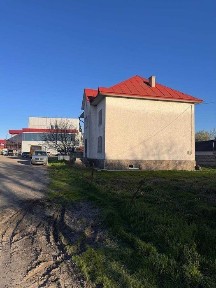 Продається будинок у самому центрі Боян