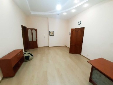 Оренда 2 ком. квартири в Центрі, 78м2, Майдан Незалежності, вул. Костьольна 9