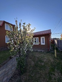 Продається великий будинок в Остриці