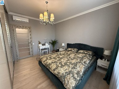 Київ, Дарницький район, Драгоманова вул., 10