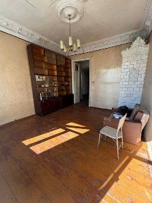Продам 4 к квартиру в историческом Центре. Высокие потолки 4 м. Все комнаты с окнами. АГВ. Камин. Ключи на руках