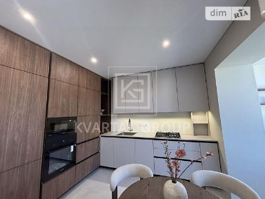 Продам квартиру з якісним ремонтом! 2% мито при оформленні!