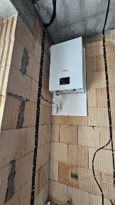 З частковим ремонтом! Закрите містечко! Центр! Газ!