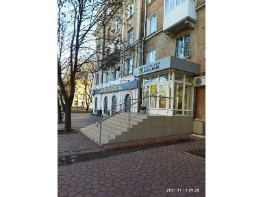 Фасадне нежитлове приміщення 72,4 кв. м, просп. Трубників, 37