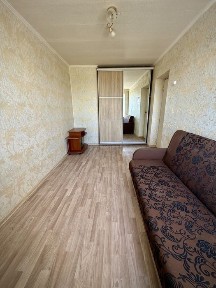 Продам невеличку 1 к. квартиру вул. Молодогвардійська