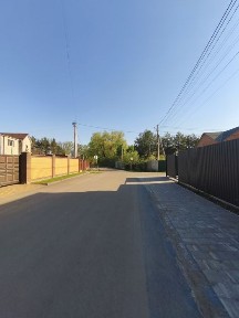 Таунхаус з газом біля лісу.