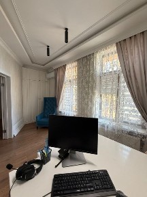 ПРОДАЖ ! Простора квартира у центрі, вул. Івана Франка. Закрита прибудинкова територія з ландшафтним