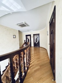 Продам просторий будинок з басейном!
