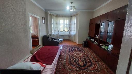 Продам 2-кімнатну квартиру. Вул. Полтавська, 21.