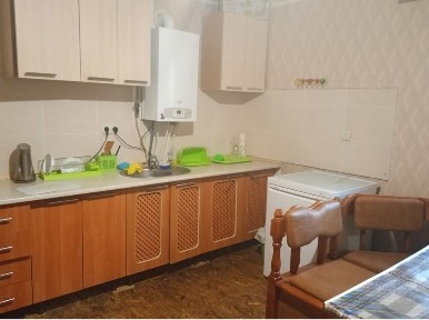 Здам в центрі Жмеринки велику 2 кімнатну квартиру 82м/ +закритий двір