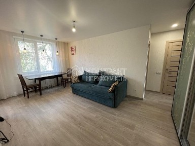 Продам 3к. кв 522 м/р Валентиновская ваучер сертификат метро Студентська Салтівське