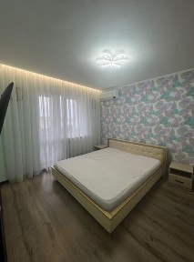 Продаж затишної трикімнатної квартири - повний фарш, усе залишається.