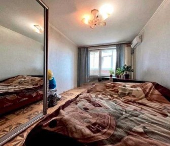 Продам! 1Кв. м. Спортивна, м. Захисників України.