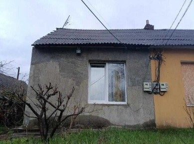 Продам 2-х кімнатну квартиру в Дергачах, р-н центру.