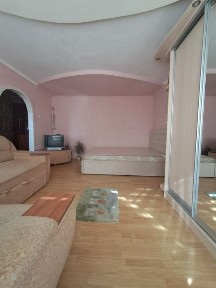 Продам 1 кім. чешку з меблями та побутовою технікою на Київській