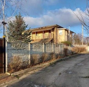 Терміново продам 2-х поверховий будинок в Дергачах, р-н центру.