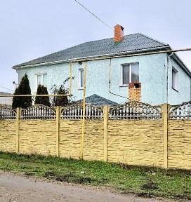 Продам капитальный дом на участке 10 соток для большой семьи