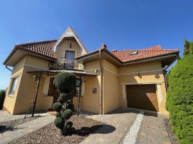 Здається в оренду 2-ох поверховий будинок Червениця БАМ біля міської лікарні вул. Срібляста