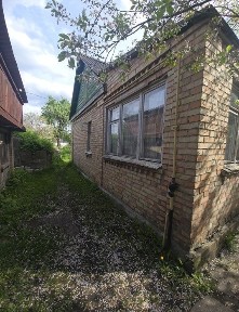 Будинок з газом в пішій доступності до електрички