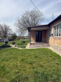 Продаж будинку в м. Жашків (біля 4 школи) 88м², 25 соток, фруктовий сад, ремонт.