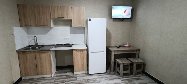 Метро Чернігівська 8хв, вул. Новаторів 9.