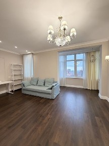 Київ, Печерський, вулиця Євгена Коновальця 44А