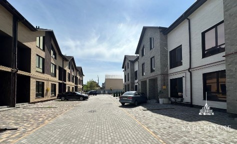 Петропавлівська Борщагівка, Мальовнича 5