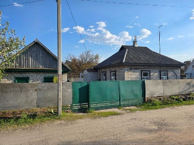 Продаж цегляного будинку