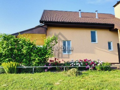 Продаж будинку 125 кв. м. з ділянкою 25 соток. с. Осикове