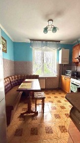 Продається трьохкімнатна квартира у Коломия.