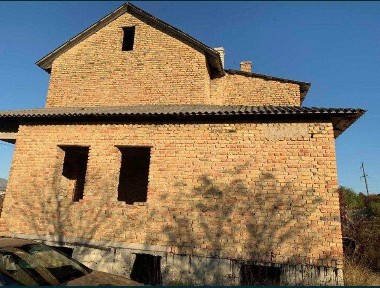Продаж двох поверхового будинку з земельною ділянкою 15 сотих. Золочівський район с. Ясенівці