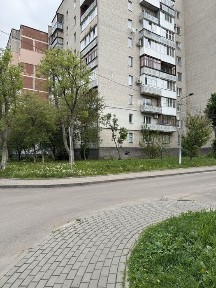 Продам фасадну, кутову 3-кімнатну квартиру на вул. Кравчука 22