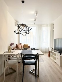 Київ, Дніпровський, Березнева 12