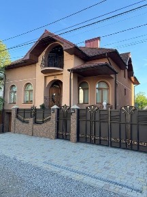 Здається в оренду сучасний Будинок у місті Мукачеве
