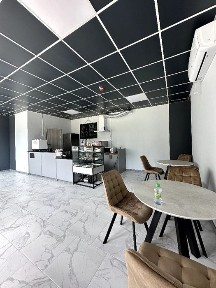 Продам або ЗДАМ в АРЕНДУ примiщення з новим ремонтом