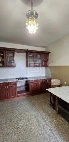 Продається простора 3-кімнатна квартира в смт. Коцюбинське, вул. Паризька, 5 - лише 10 хвилин транспортом до метро Академмістечко.