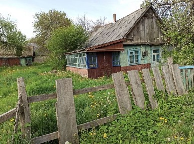 Продам ділянку з будинком під знос