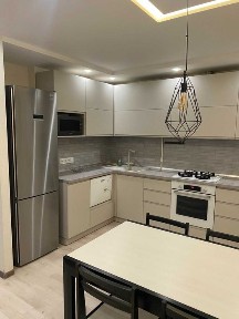 Сдам 3 к. квартиру <a href='/newbuilding/6129/view/zk-roganskii'>Роганский</a> Жилмассив, сотрудничаю