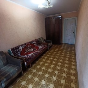Продаю 2 кім квартиру Театральна, окремі кімнати на дві сторони, балкон, не кутова