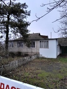 Продам будинок в лісі.