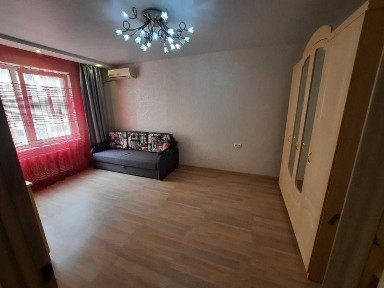 Продам 1 ком квартиру жм <a href='/newbuilding/1221/view/zk-raduznyi'>Радужный</a>