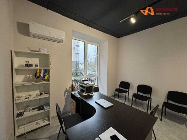 Продаю фасадне приміщення на 1 поверсі. ЖК Паркова Алея. 65м2