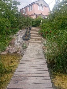 Дом с удобствами на Днепре ( правый берег) для девушки ( можно с детьми )